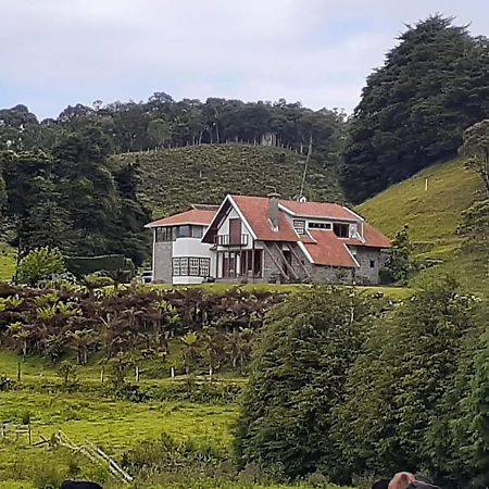 Chacara Com Wi-Fi, Churrasqueira E Lazer Em Cunha Εξωτερικό φωτογραφία